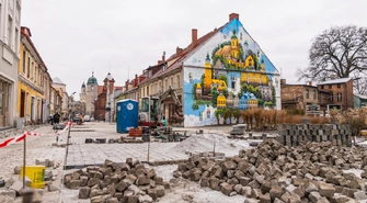 Deptak jednak ze starą kostką. Prace na ul. Bohaterów Westerplatte na finiszu
