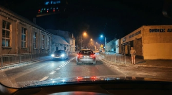 Zatrzymała się, bo coś było nie tak. Właścicielka Męskiej Jaskini uratowała starszą panią w wigilijną noc