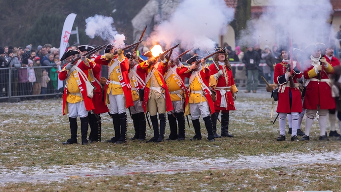 Rekonstrukcja Bitwy pod Wschową. Ponad 100 osób z siedmiu krajów starło się na Placu Kosynierów [ZDJĘCIA]