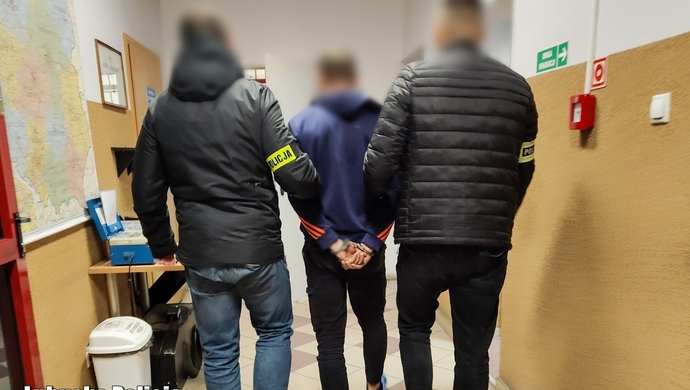 Zamówili jedzenie, ale nie mieli zamiaru płacić. Dostawca zdołał uciec na przebitych oponach