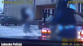 Uciekał pieszo, one schowały się w pustostanie. Trzy osoby zatrzymane po kradzieży w Szlichtyngowej [WIDEO]