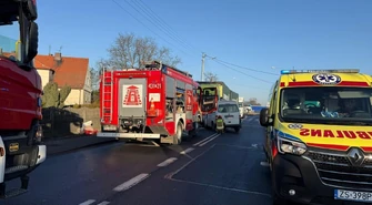 65-latek zjechał wprost pod ciężarówkę. DK12 we Wschowie zablokowana