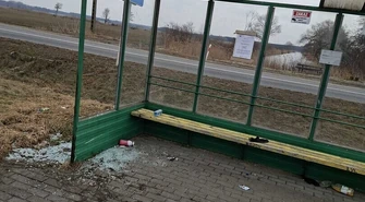 Zniszczone przystanki w Łęgoniu i Lginiu. Burmistrz: za naprawę zapłacimy wszyscy