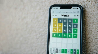 Gimnastyka mózgu w cyfrowym wydaniu – dlaczego warto rozwiązywać krzyżówki online?