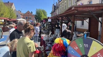 Stary Rynek pełen stoisk. Trwa Jarmark Produktu Lokalnego w Sławie