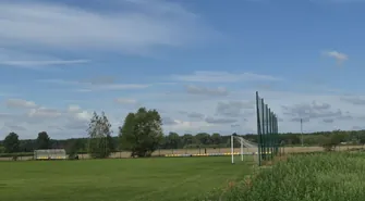 Boisko w Szlichtyngowej czeka na nowe ogrodzenie. Jest umowa na drugi etap