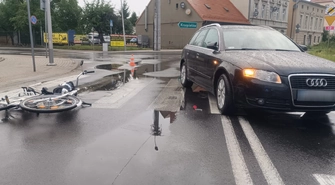Potrącenie na ul. Głogowskiej we Wschowie. Kierowca Audi nie zauważył rówieśniczki